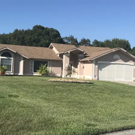 3 bedroom Pool home. Quiet Neighbourhood