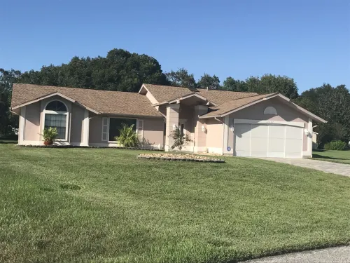 3 bedroom Pool home. Quiet Neighbourhood