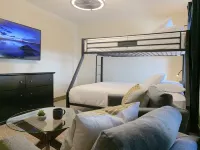 Designer Condo #2: Epic Views, Hot Tub, 75 55" TVs, Sonos, Free Town/Ski Bus