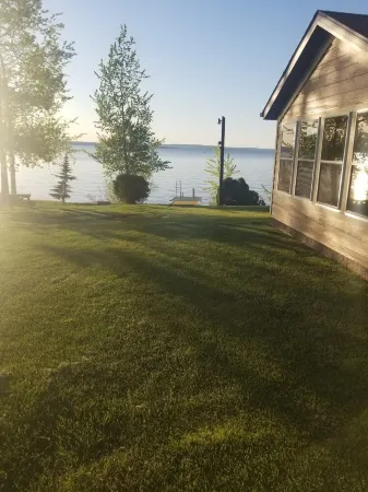 River Rock Cottage Is Located On The Shore Of Lake Superior On Chequamegon Bay.