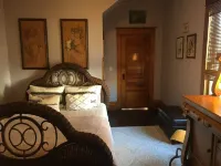 LARGE HOUSE - Perfect for groups! In the middle of WINE COUNTRY - WALK TO TOWN!