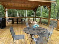 Bear Mountain Lodge: 5 Min Gatlinburg &Pigeon Forge; Hot Tub, Gameroom, Internet