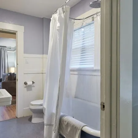 Waterfront Boutique Bungalow 1-Walk to Ferry to San Francisco, Free WIFI Parking