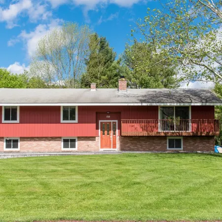 Modern And Spacious Berkshires Retreat 5 bdrm 3 bath Отели в г. Ли