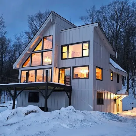 Breathtaking Mountain Views and Sunsets, Fully Renovated, Luxury VT Retreat,