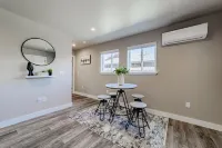 Hello Yellow Guest Suite