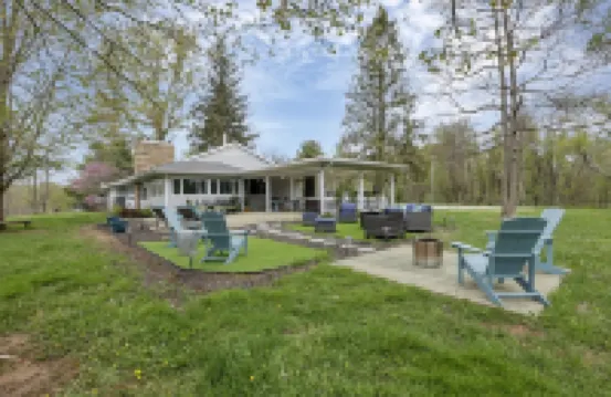 Secluded & Fancy Lake House. Free Kayaks & Canoe!