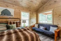 Brand new/Luxury Cabin/ 2 min to Dollywood/Hot-tub