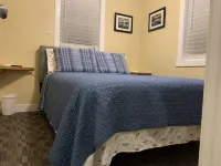 Cottage11: 2 Bedroom-3 Beds. Laundry, Sleeps 6.  Park Right at Your Entry Door.