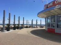 3 BLOCKS TO THE BEACH IN THE “VIBE” DISTRICT