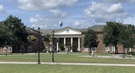 Sandy Feet Retreat-1/2 Block to Beach, Pet Friendly, Wi-Fi & Optional GC Rental Отели в г. Серфсайд Бич