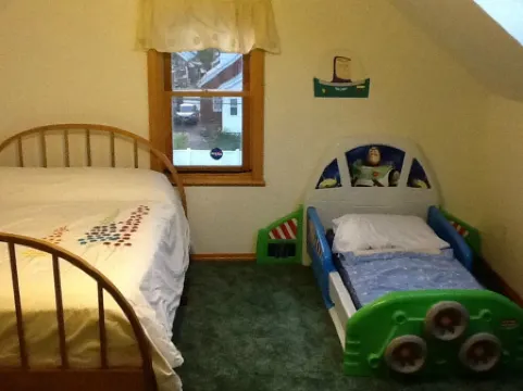 4Br 2BA Modern Family Home with Private Heated Inground Pool Open March-Nov 11 Отели рядом с достопримечательностью «Парк Клифтон Хайтс»