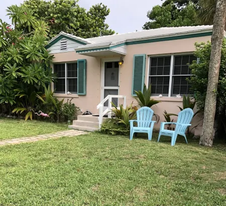 Beach House 2 blocks 2 fishing pier and Beach!!! Отели рядом с достопримечательностью «Парк Дирфилд Айленд»