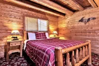 Cabin on AuTrain River a few blocks from Lk Superior, 10 mi from Munising