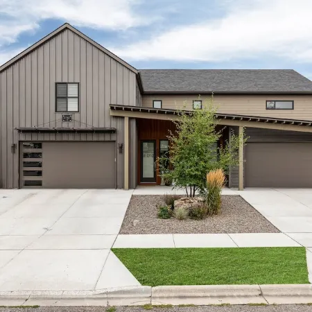 Luxury Accommodations on the Park with Big Mountain Views