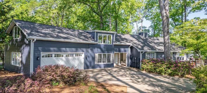 Secluded Lake Oconee 4 Bed/4 BA lakefront home w/ Private dock, 10 Min to Publix Hotels in Putnam County