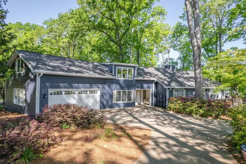 Secluded Lake Oconee 4 Bed/4 BA lakefront home w/ Private dock, 10 Min to Publix