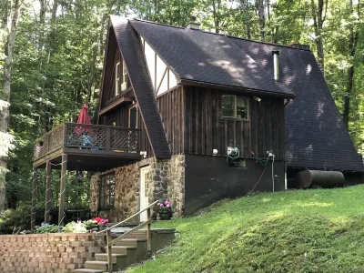 Cozy/Chic Cabin (ISOLATED RETREAT Binghamton NY Hider Park附近的飯店