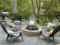 Twin Maples Farmhouse-Walk to Dining, Shops & Pubs