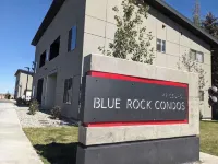 Adventure Basecamp: Newly Built Retreat steps from Downtown Victor Hotels in Victor
