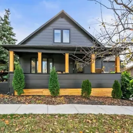 Spacious Holiday House: Arcade, 17 Beds, Entertaining Patio+