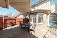 Relax in our spacious villa, just a quick ride away to Grapevine Malls & Airport