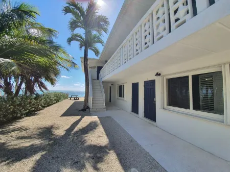Direct Ocean Front, Beautiful Views, Close to Everything. MONTHLY RENTALS ONLY