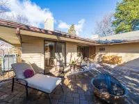 Wapato Point Halmalka Condo 502-B 2 Bed 2 Bath Sleeps 5-6, Close to Outdoor Pool Hotels in Manson