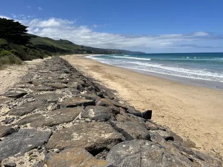 Adorable 2 Bedroom Cabin in Holiday Park Отели рядом с достопримечательностью «Apollo Bay Camp Grounds»