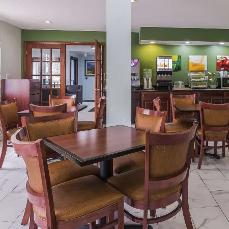 Quality Inn Sycamore - DeKalb