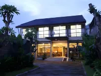 Ommaya Hotel & Resort Hotel dekat NGRANGUTAN CENTRUM