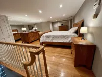 Private Home, Hot Tub, Wifi, Rural Setting, Gas Stove, 70" SmartTV