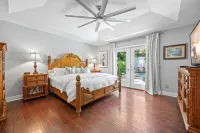 Pool House 1/2 Mile From Downtown Stuart