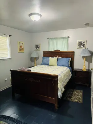 King queen, sweet cozy, and quiet old neighborhood very charming perfect stay
