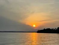 Beautiful villa on Lake Hartwell, stunning views, large deck for family to enjoy