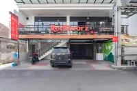 RedDoorz Plus @ Doorman Guest House