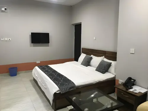 Royal Continental Suites and Apartments Hotel di Alajue II
