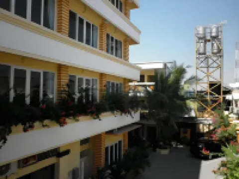 Top Star Hotel Hotels in Cepu