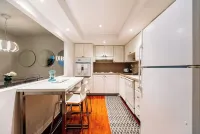 Modern 2 Bed, 2 Bath Gem in Sunny Isles – Prime Location on Collins Ave!