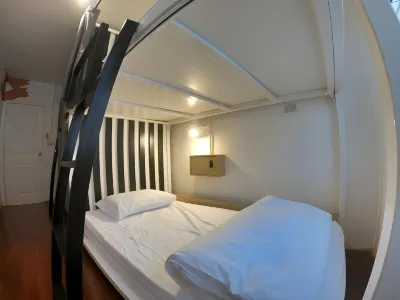 Zleepinezz Hostel Hotel di Ban Pom