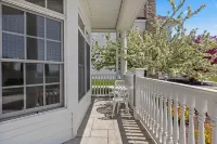 Lakeside Condo - 2BR, Lake Michigan Views & Massage Chair