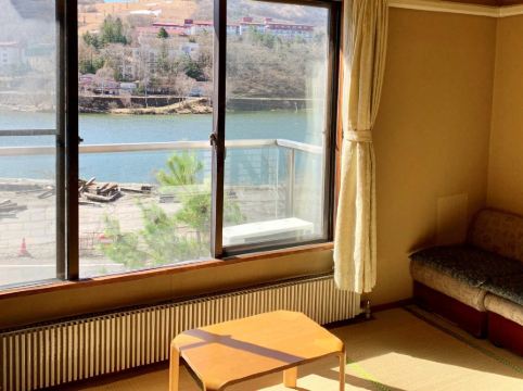 Shirakabako Lake Side Hotel Sankokaku