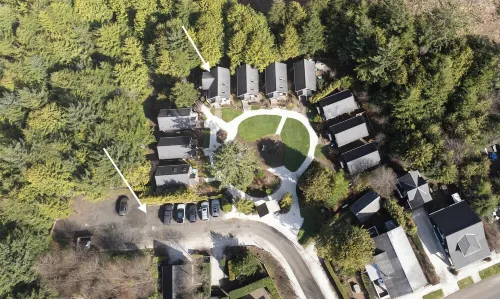 Seabrook Cabin- Private Hot Tub, Indoor & Outdoor Fires, 10 Min. Walk to Town