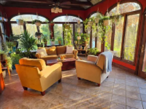 Beautiful home on the wine trail. Pool, cooks kitchen, incredible master suite