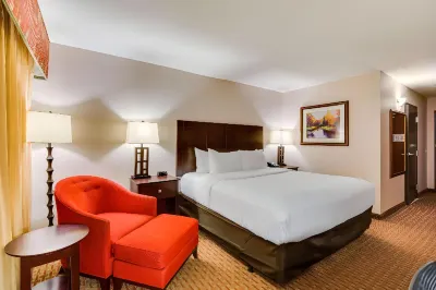 Clarion Hotel Convention Center Hotels in Майнот