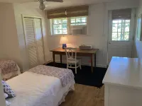 Sep & OCT Open! Ideal Peaceful Location-Walk to Beach & Town. Yard & Views.