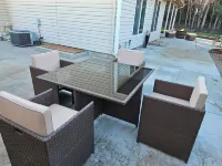 Centrally Located 1500 SqFt Private Guest Suite w/ Hot Tub