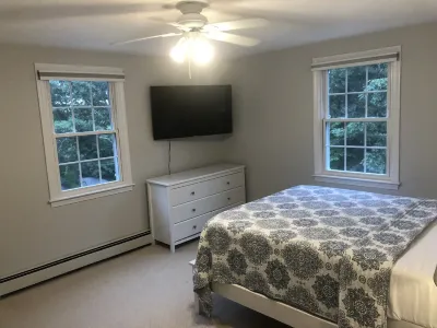 POOL, LARGE NEWLY RENOVATED: 4+ Bedroom, lots of room