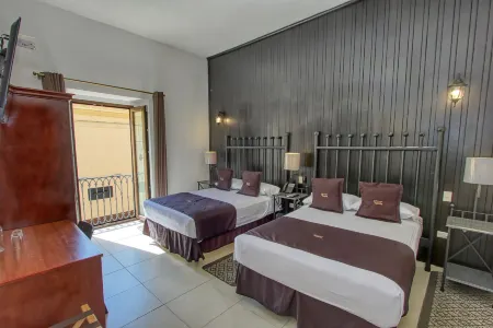 Hotel Plata Condesa Отели рядом с достопримечательностью «Church of San Diego (Iglesia de San Diego)»