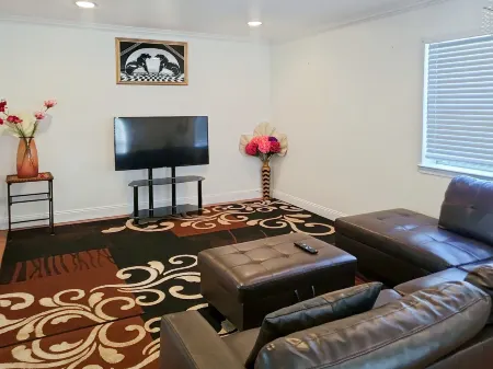 Executive Private Room w Bath Near Shopping